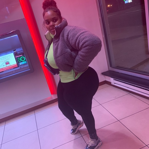 Meet your Posher, Tatiana - Picture 2 of 3